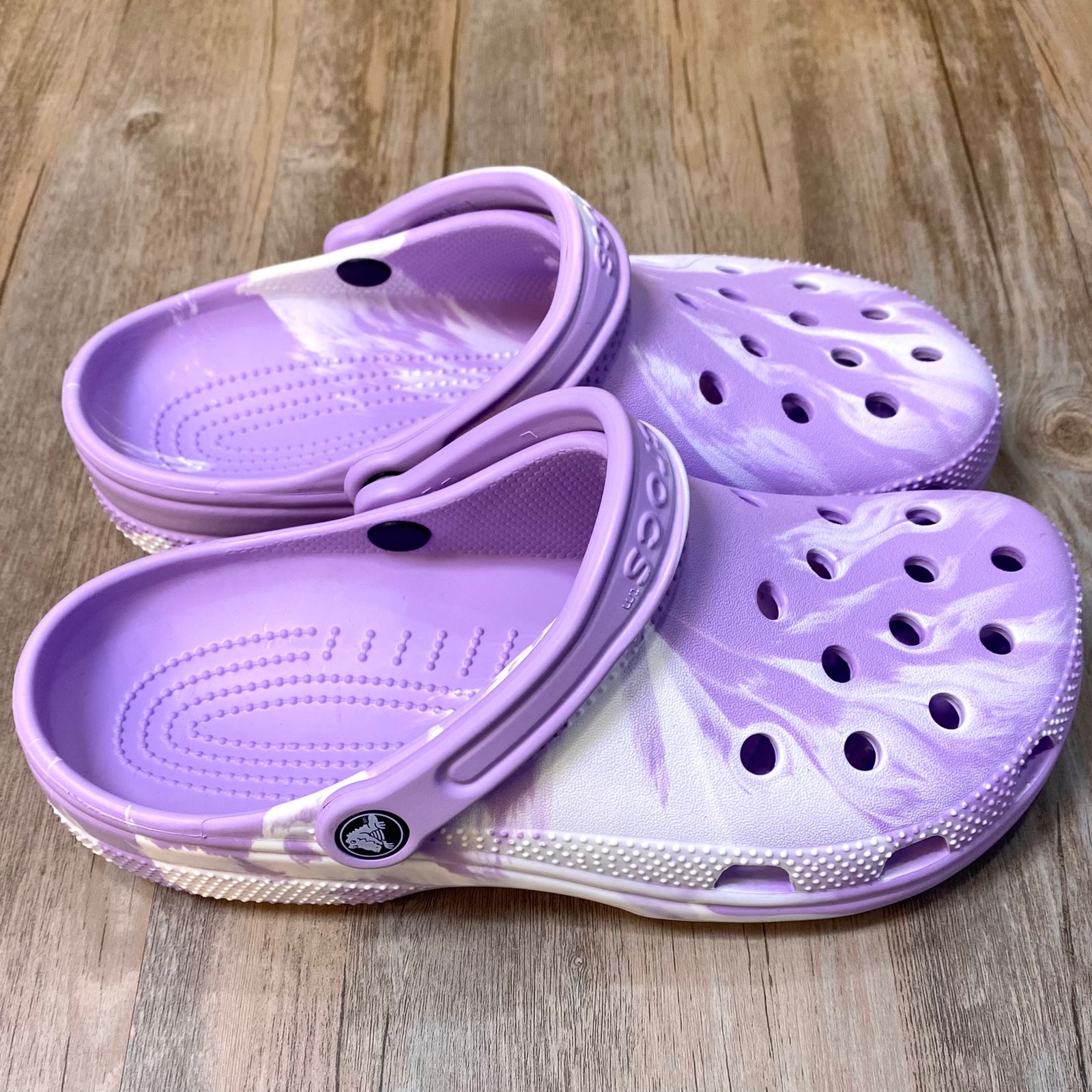Dép Crocs Classic Roomyfit Loang HN2 White/Purple